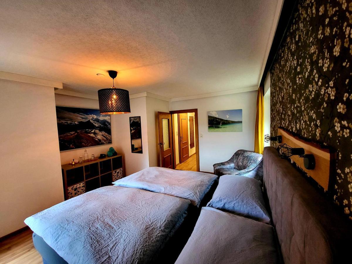 Haus Peter Bed and Breakfast Latschach ober dem Faakersee Exteriör bild