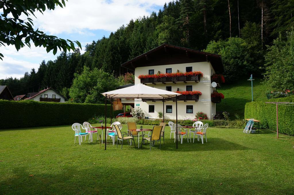 Haus Peter Bed and Breakfast Latschach ober dem Faakersee Exteriör bild