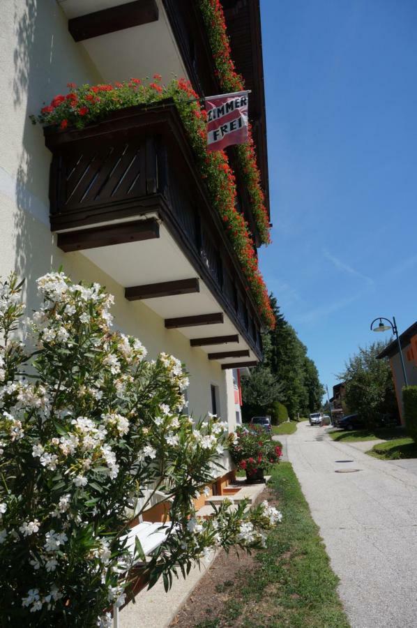Haus Peter Bed and Breakfast Latschach ober dem Faakersee Exteriör bild